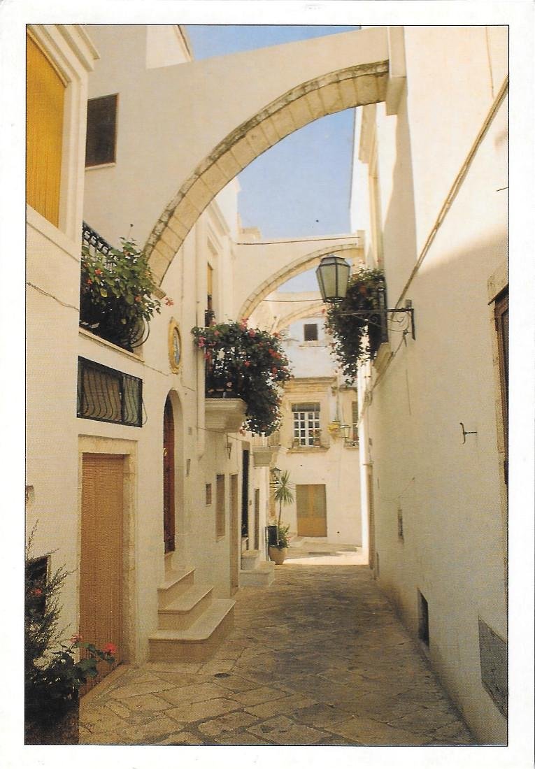 Locorotondo (BA). Via Morelli. Non viaggiata