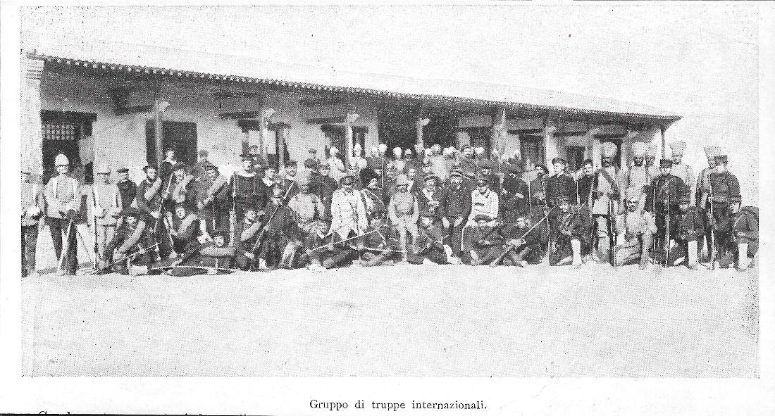 Missione italiana in Cina. Gruppo di truppe internazionali. Stampa 1901