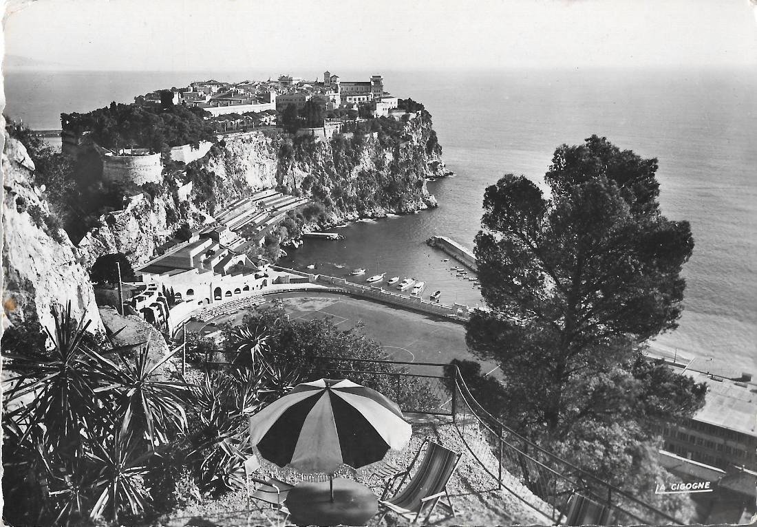 Monaco. Le Rocher, vue prise de l'entrée de la Grotte …