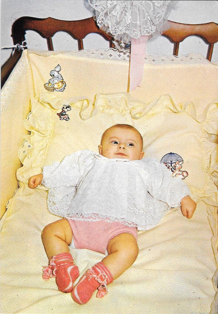 Neonata nel lettino. Non viaggiata