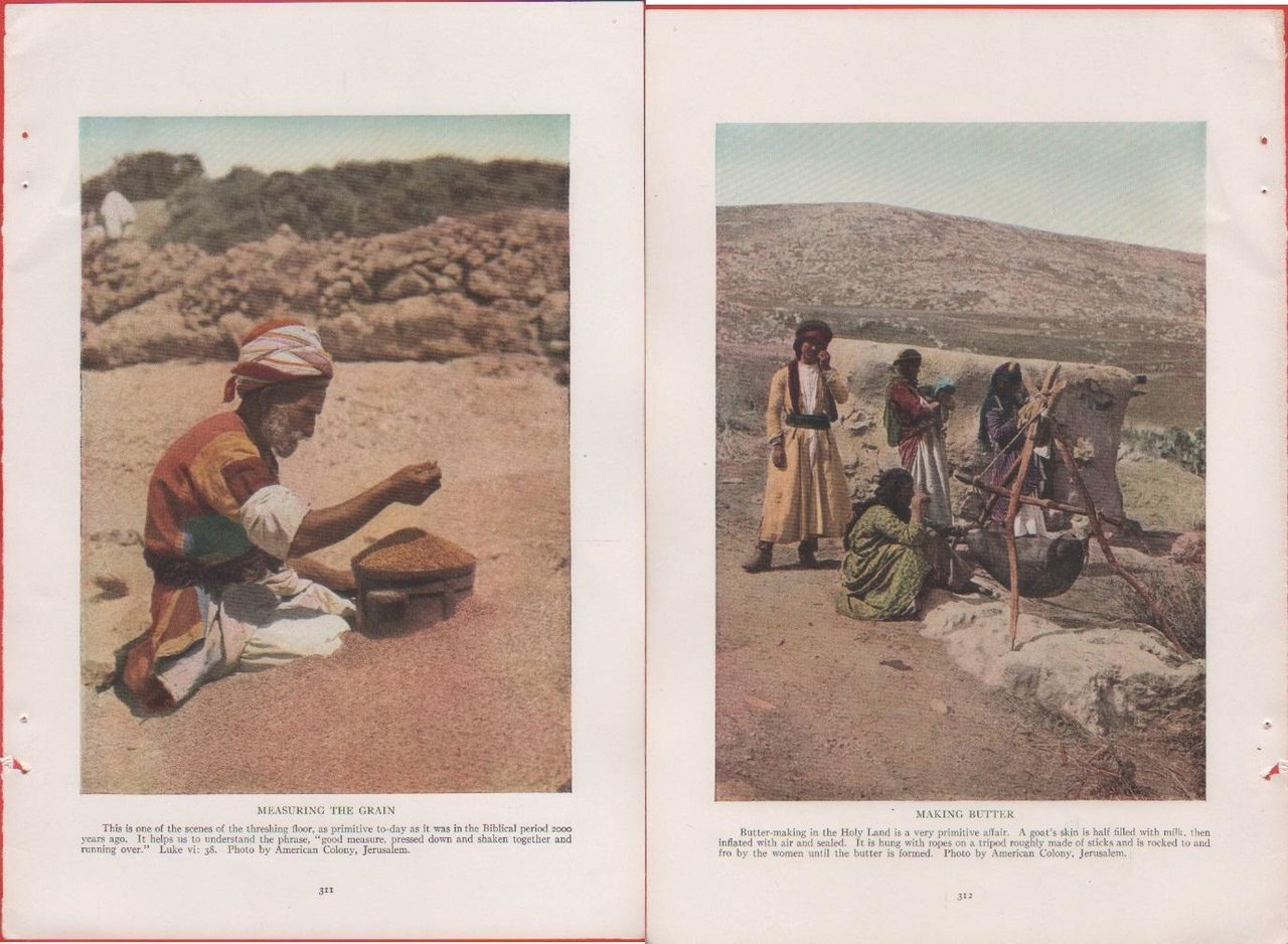 Palestine. Measuring the grain/Making butter. Foto da rivista 1914