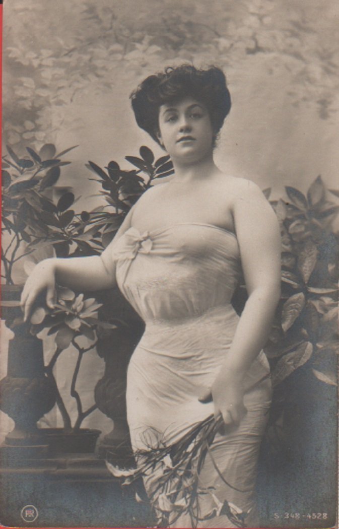 Ragazza con mazzo di fiori - No viaggiata