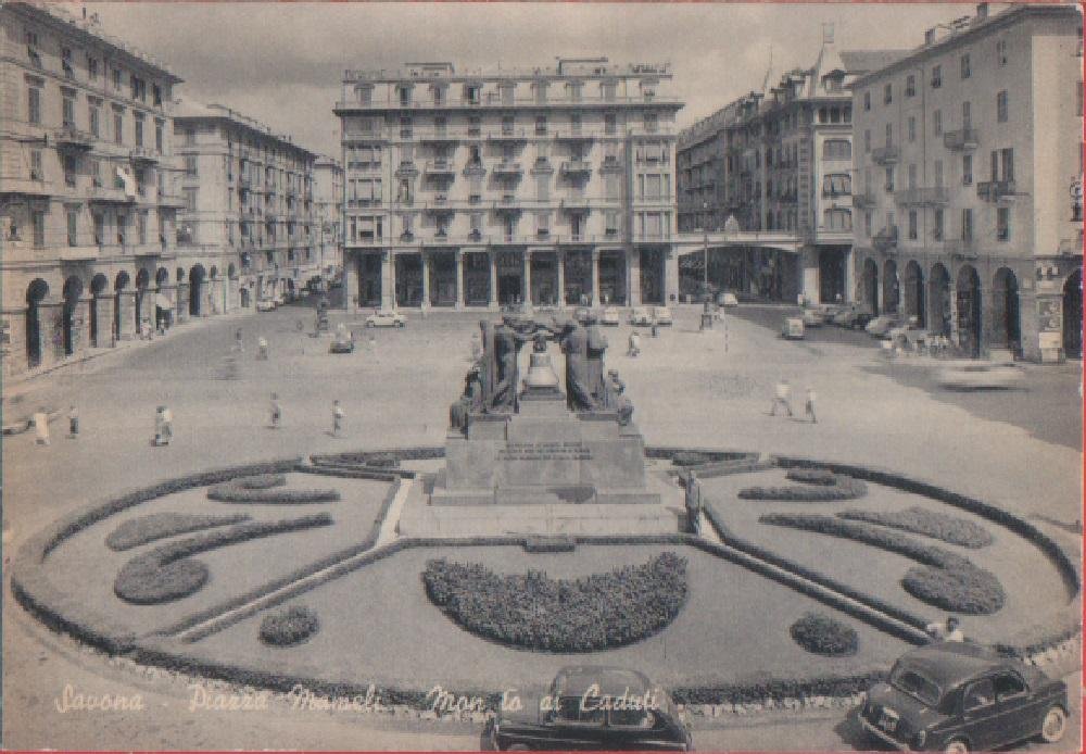 Savona. Piazza Mameli. Monumento ai Caduti. Non viaggiata, originale