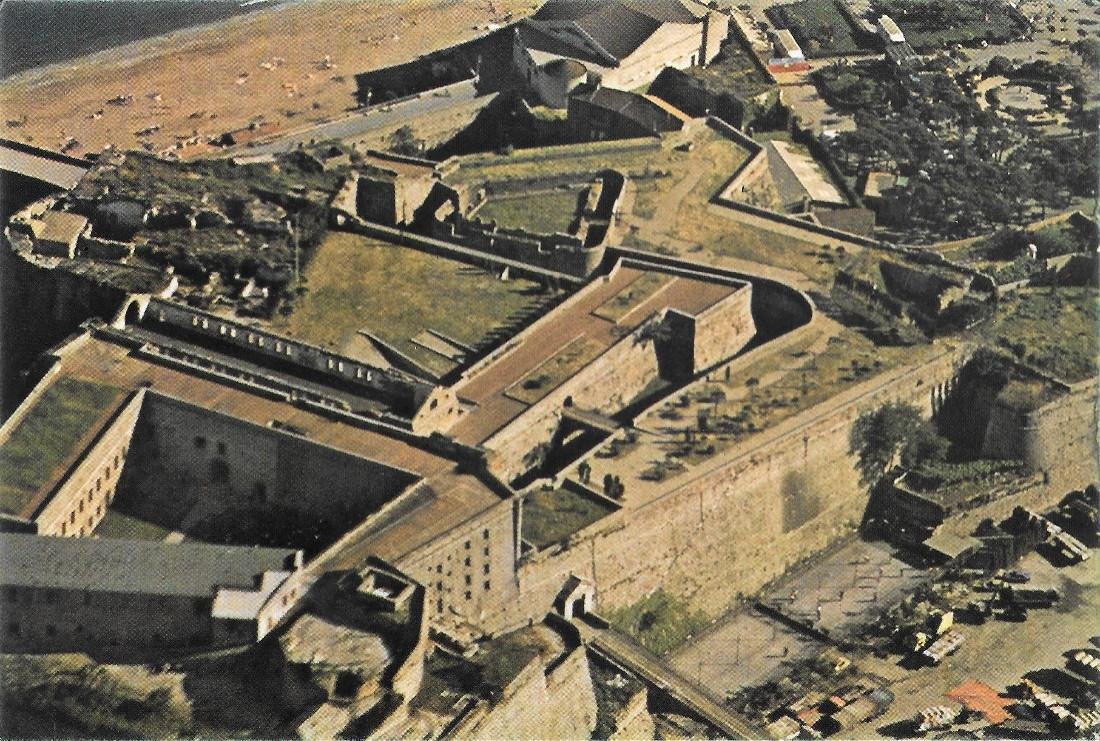 Savona. Veduta aerea del Priamar. Non viaggiata