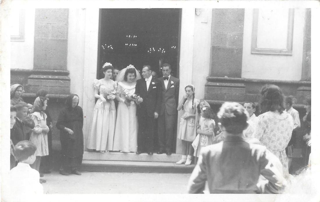 Sposi all'uscita della chiesa B. Fotografo Bertolini. Noceto (PR)