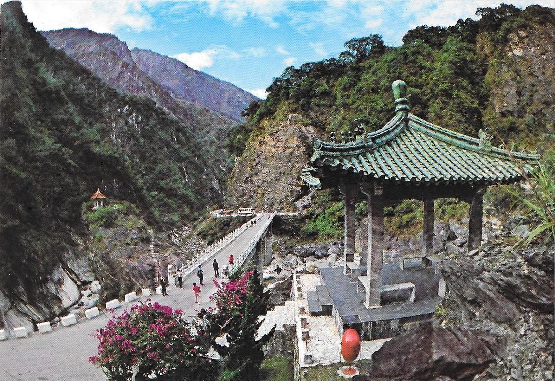 Taiwan. Taroko. Tsu-mu Bridge and Orchis Pavillon. Non viaggiata | Immagine principale