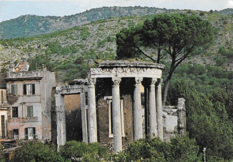 Tivoli. Templi di Vesta e Sibilla. Non viaggiata