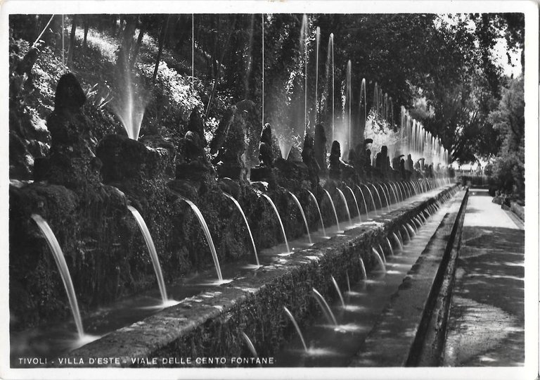 Tivoli. Villa d'Este. Viale delle Cento Fontane.  Non viaggiata
