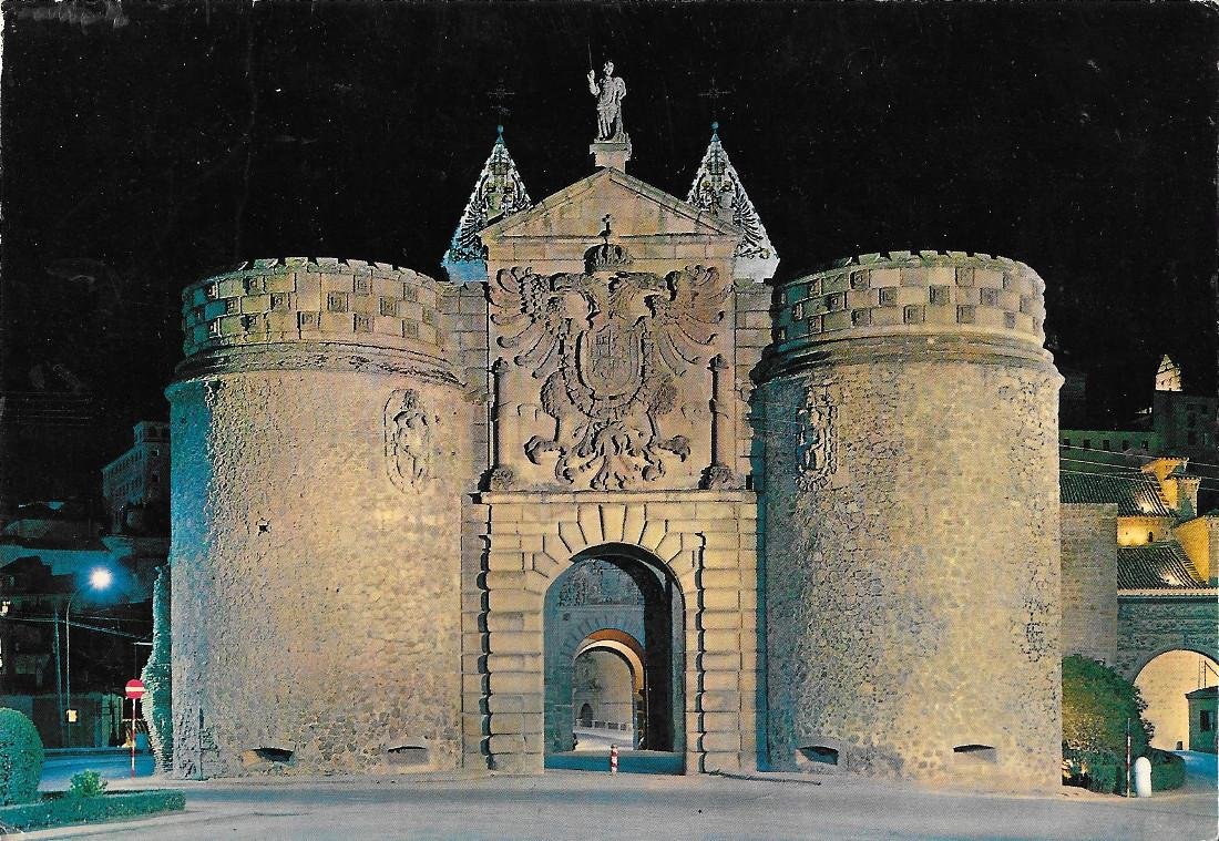 Toledo. Puerta Bisagra, iluminada. Non viaggiata