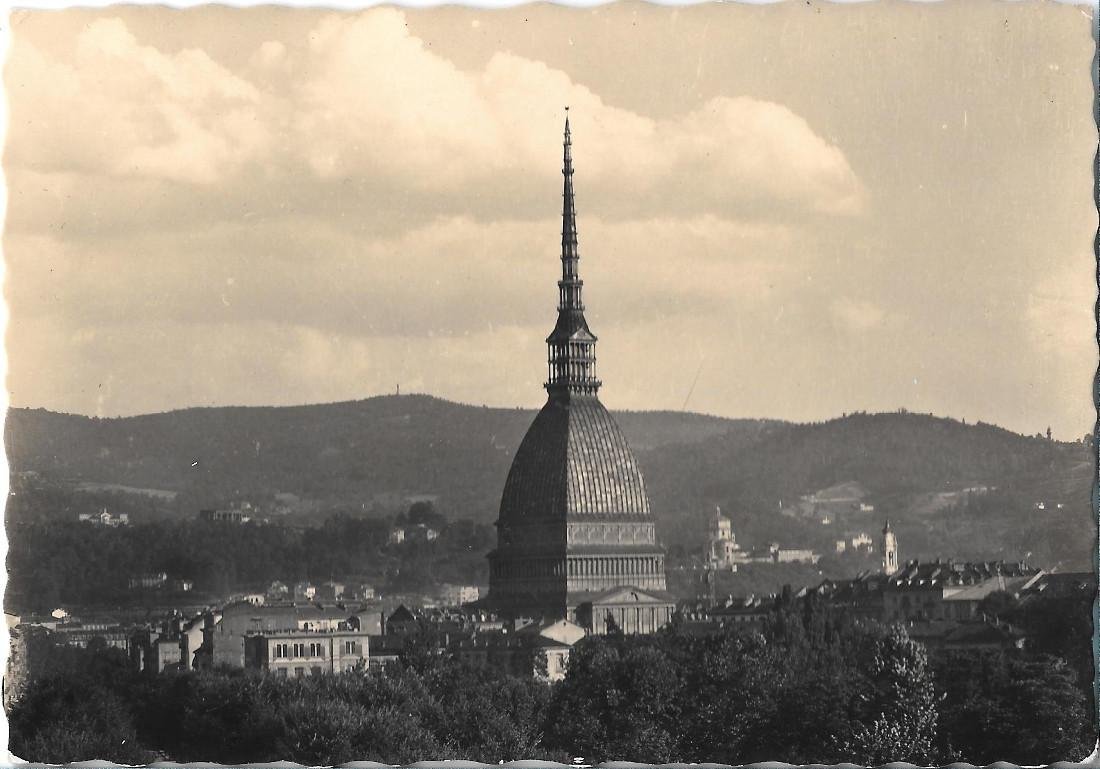 Torino. Mole Antonelliana e la collina. Non viaggiata