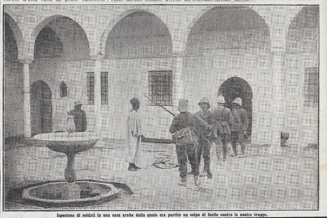 Tripoli. Ispezioni di soldati in una casa araba. Stampa 1911 | Immagine principale