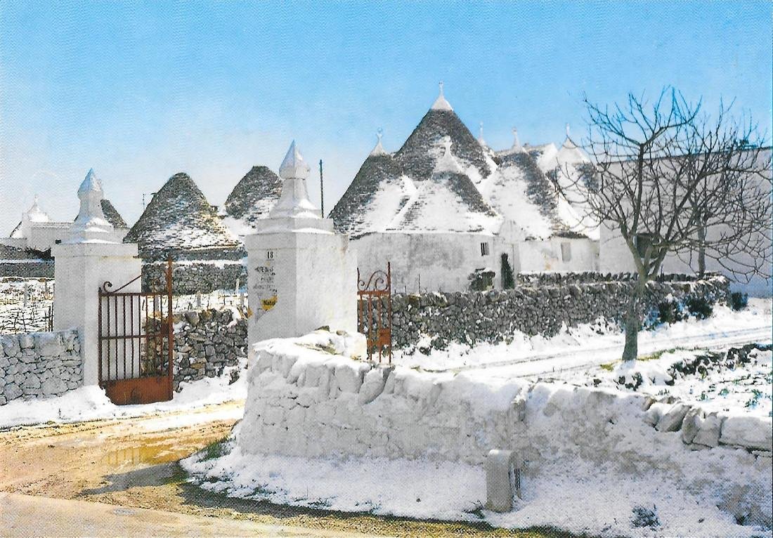 Trulli dopo una nevicata. Non viaggiata