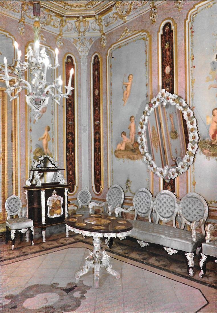 Valencia. Museo de ceramica. Muebles decorados con porcelanas de Sajonia. … | Immagine principale