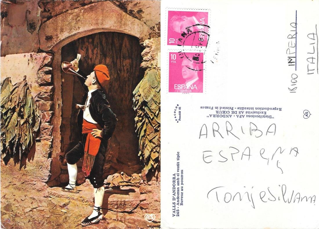 Valls d'Andorra. Andorran amb el vestit tipic. Buveur au pourrou. …