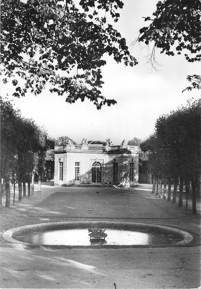 Versailles.Jardins de Trianon. Le Pavillon français par Gabriel. Non viaggiata