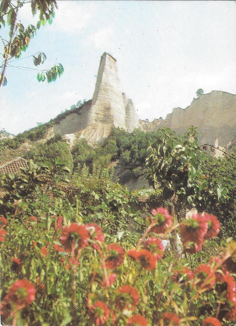 Village Karlanovo. La pyramide de sable. Bulgaria Non viaggiata