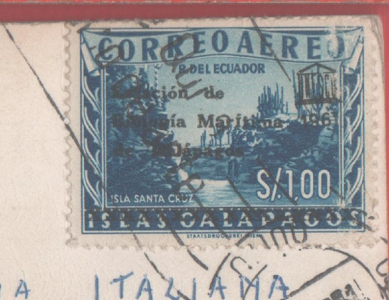Vista parcial al N. Quito. Viaggiata 1961. Francobollo Galapagos sovrastampato