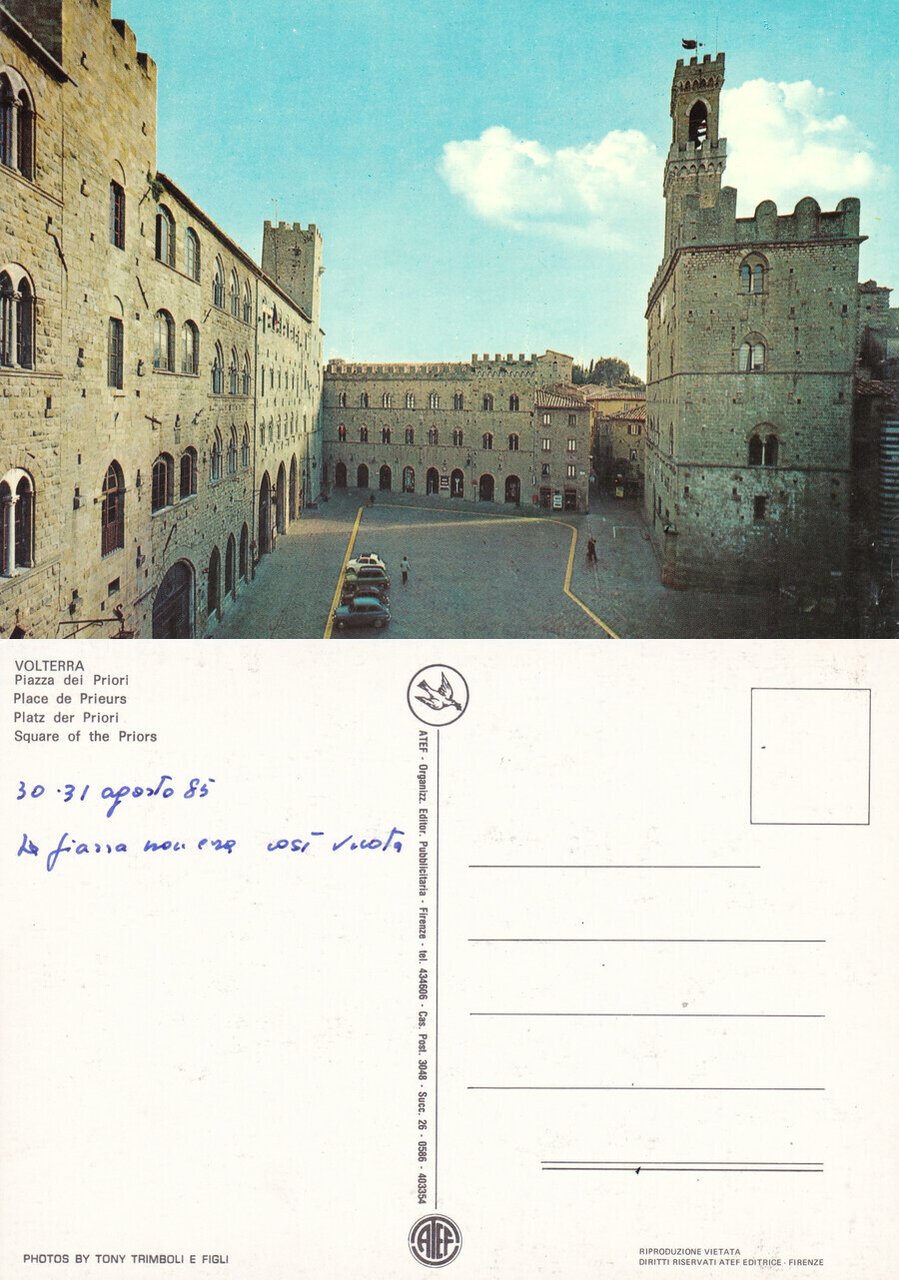 Volterra. Piazza dei Priori. Non viaggiata