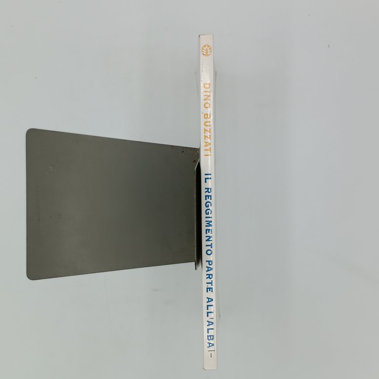 Il reggimento parte all'alba