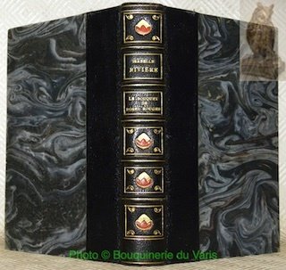 Le bouquet de roses rouges.