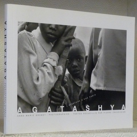 Agatashya. L’aventure d’une radio. Anne-Marie Grobet photographies. Textes recueillis par … | Immagine principale
