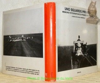Uno sguardo privato. Memorie fotografiche du Francesco Chigi. Prafazione di Oreste Ferrari.