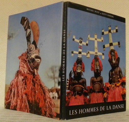 Les hommes de la danse. Photographies de M. Huet.