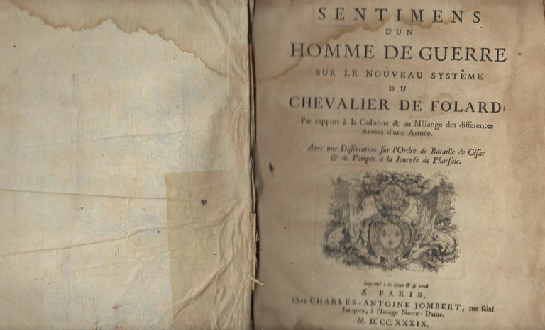 Sentimens D'un Homme De Guerre Sur Le Nouveau Systeme Du Chevalier De Folard Par Rapport À La Colonne & Au Melange Des Differentes Armes D'une Armée. Avec Une Dissertation Sur L'ordre De Bataille De Cesar & De Pompée À La Journée De Pharsale.