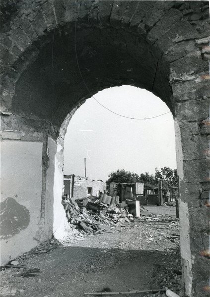 L'acquedotto felice a Roma. Arco romano e baracche al Mandrione