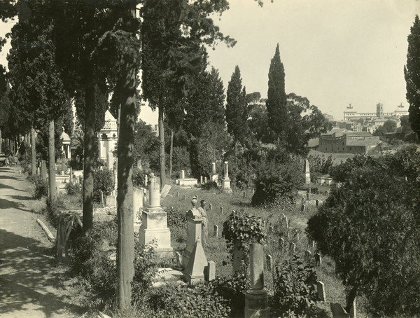 Roma, Il Cimitero acattolico vicino alla Piramide