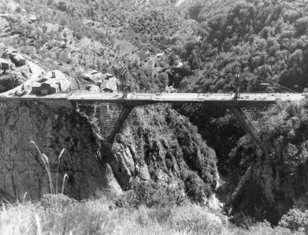 La costruzione dell'autostrada dei Fiori. Cantiere di Triora