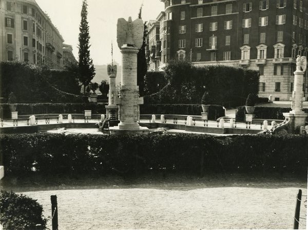 Roma Il giardino e la fontana di Piazza Mazzini