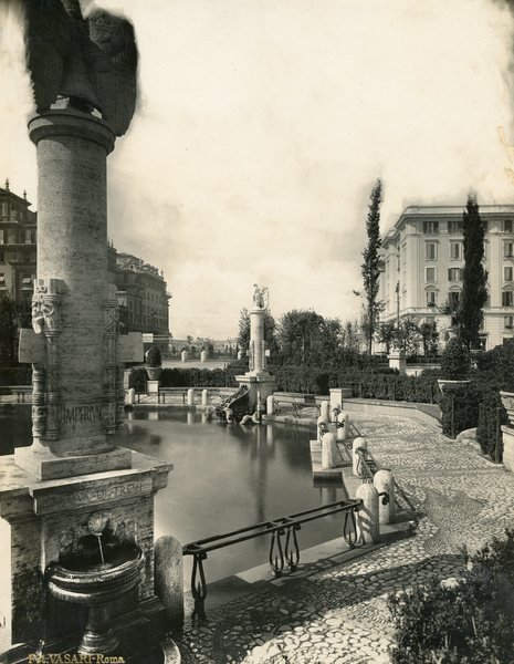 Roma - primo piano della fontana del giardino di Piazza …