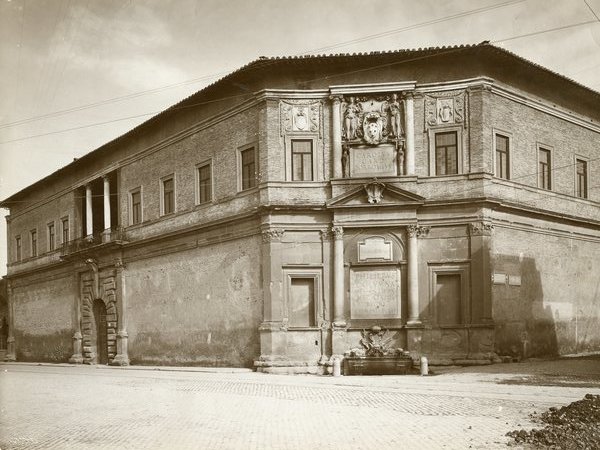 Roma , l'inizio della via Flaminia (la Fontana)