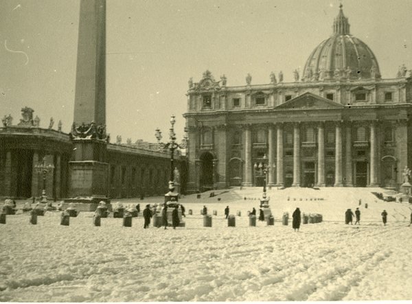 Roma, Nevica a San Pietro