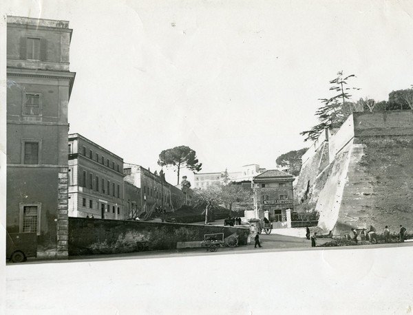 Roma, Inizio della via del Gianicolo su piazza della Rovere