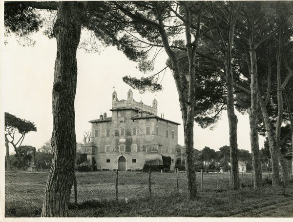Ostia, Il palazzo di Castel Fusano