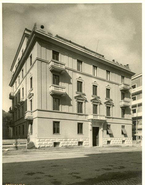 Roma, Un palazzo borghese