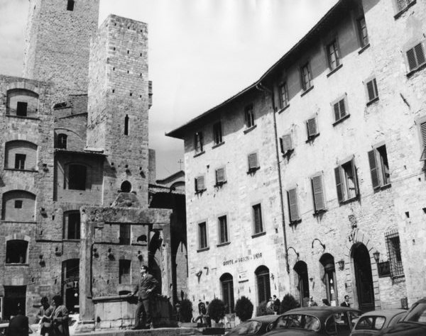 San Gimignano. Piazza della Cisterna