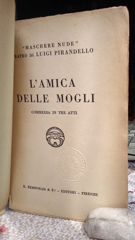 L'AMICA DELLE MOGLI. Commedia in tre atti.