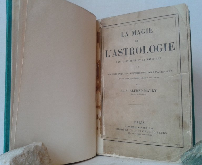 LA MAGIE ET L'ASTROLOGIE