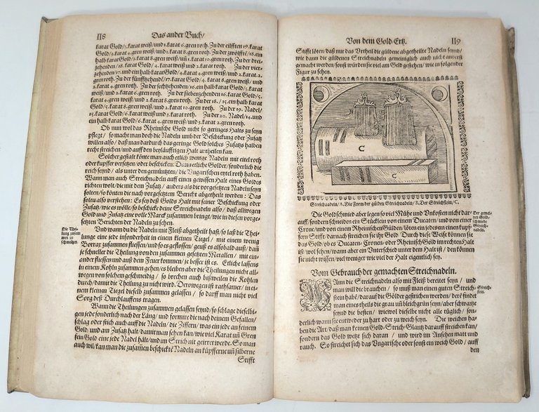 Aula Subterranea Domina Dominantium Subdita Subditorum. Das ist: untererdische Hofhaltung, …