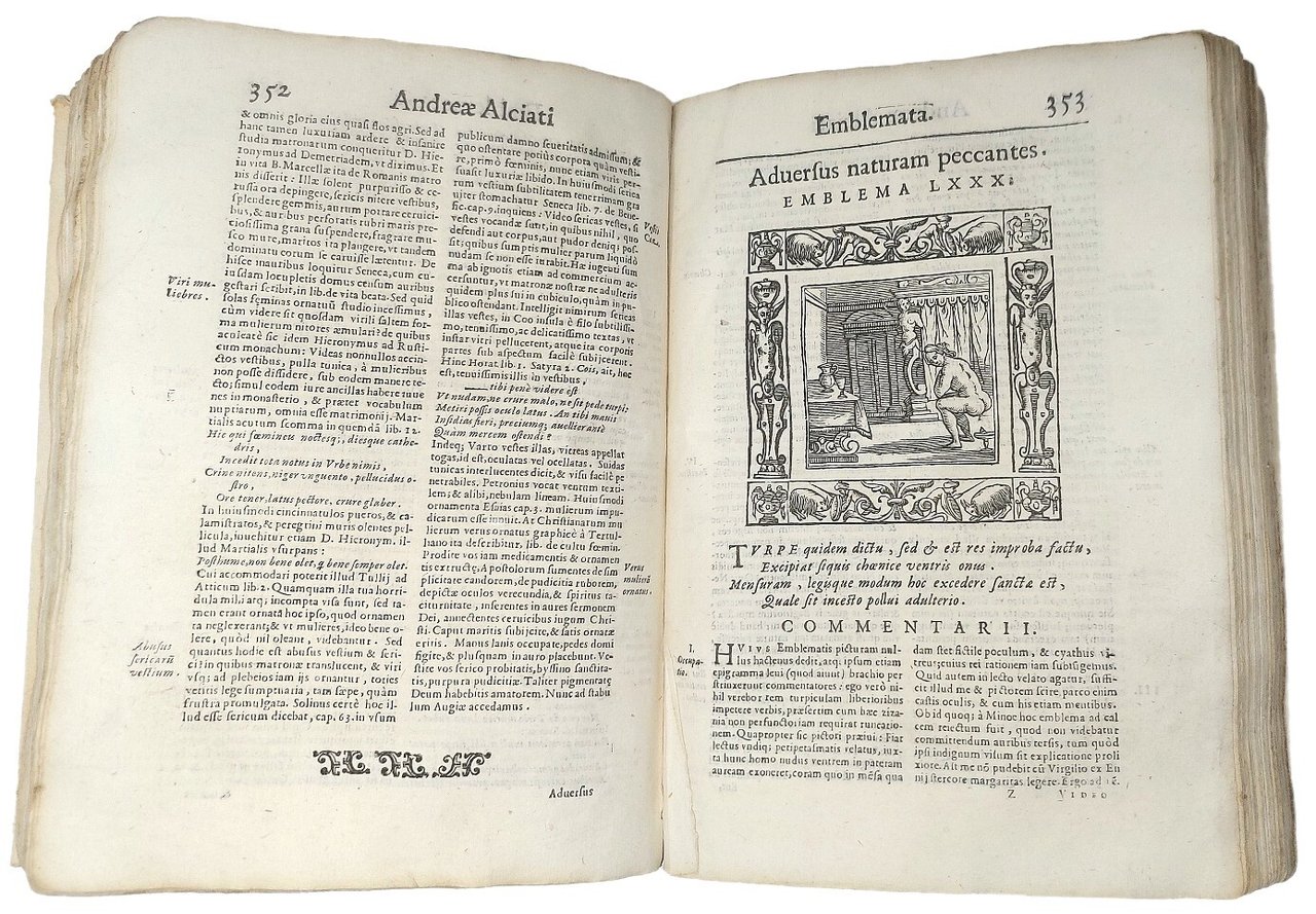 Emblemata. Cum commentariis Claudii Minois...et notis Laur. Pignorii patavini.