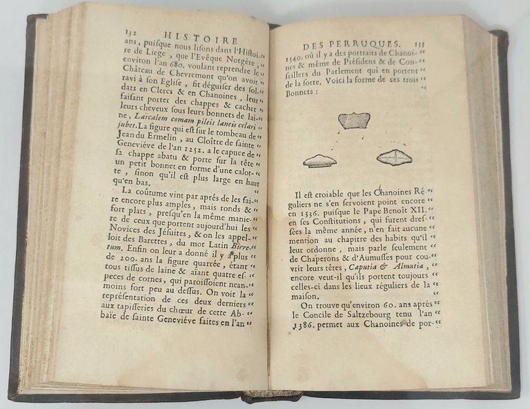 Histoire des perruques, o&amp;ugrave; l'on fait voir leur origine, leurs …