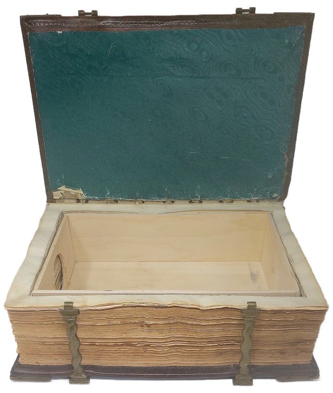 Legatura settecentesca .&amp;nbsp;