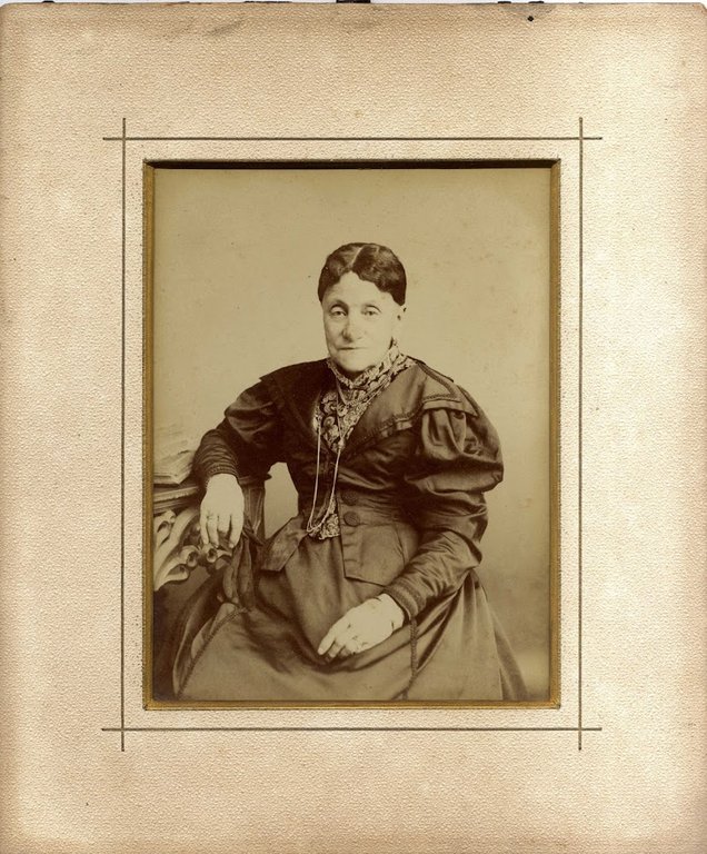 Paio di fotografie di Alessandro Antonelli e della moglie Francesca …