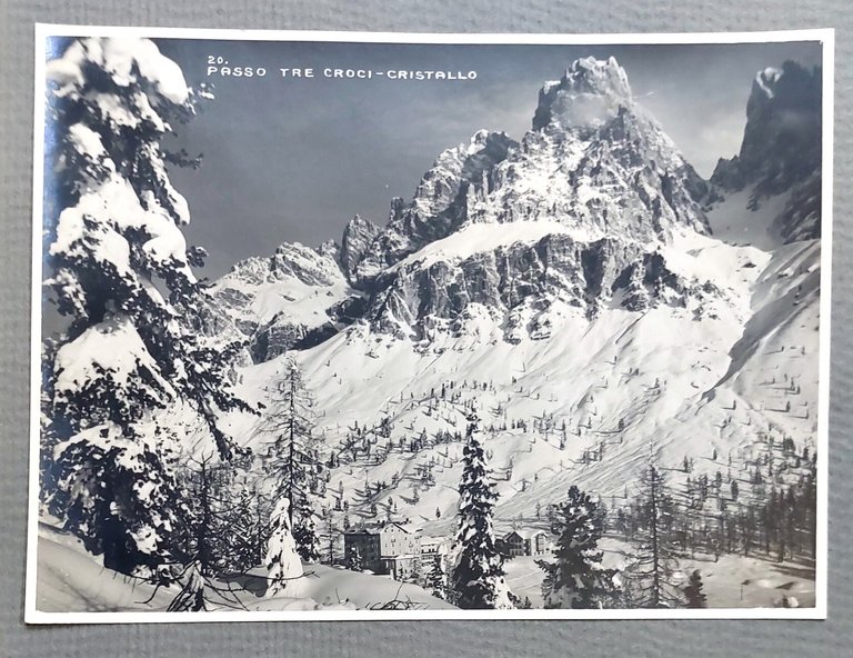 Raccolta di fotografie d'epoca.