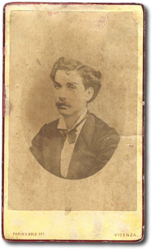 Ritratto fotografico in giovane età.