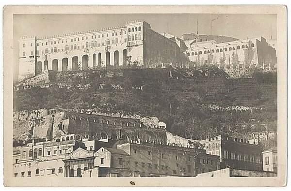 GENOVA - Piazza De Ferrari e Palazzo della Borsa