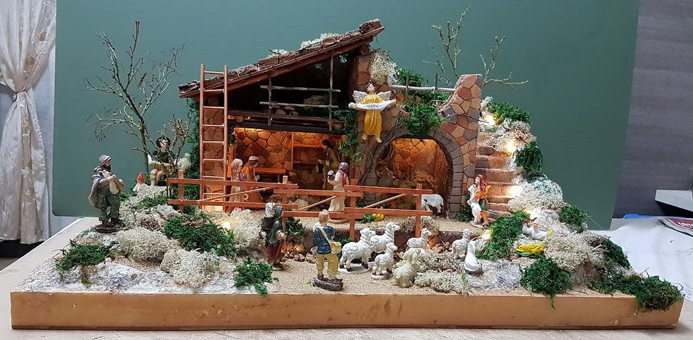 DIORAMA con AMBIENTAZIONE NATALIZIA (Nascita di GesÃ¹) realizzato interamente a …